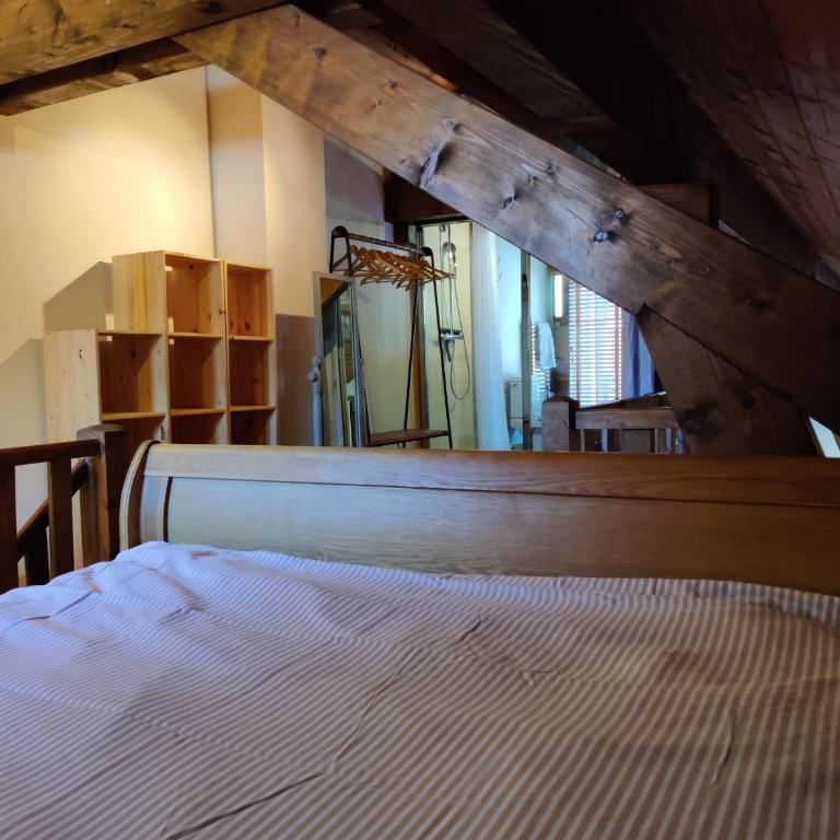 Spacious Ski Chalet In Traditional French Village, sleeps 8, Four Star with fibre broadband - Chalet - 49