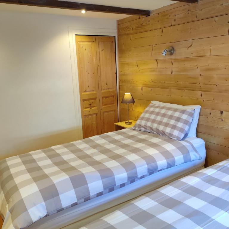 Spacious Ski Chalet In Traditional French Village, sleeps 8, Four Star with fibre broadband - Chalet - 58