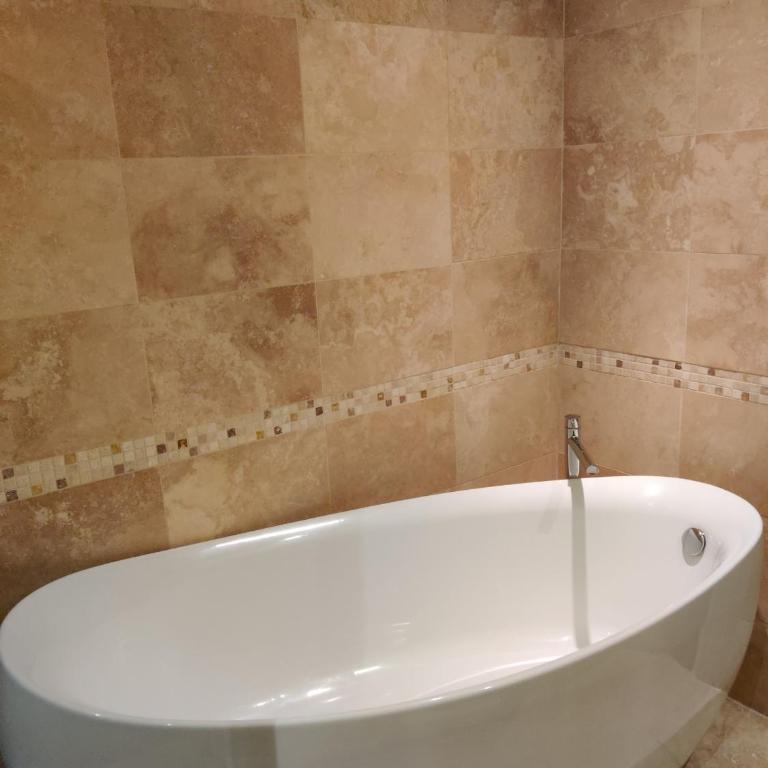 Spacious Ski Chalet In Traditional French Village, sleeps 8, Four Star with fibre broadband - Chalet - 57