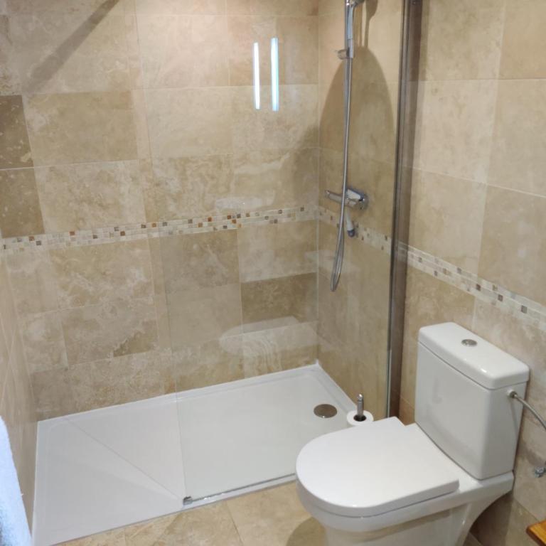 Spacious Ski Chalet In Traditional French Village, sleeps 8, Four Star with fibre broadband - Chalet - 56