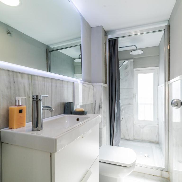 Coqueto Estudio Ático en pleno centro de Granada - One-Bedroom Apartment - 8