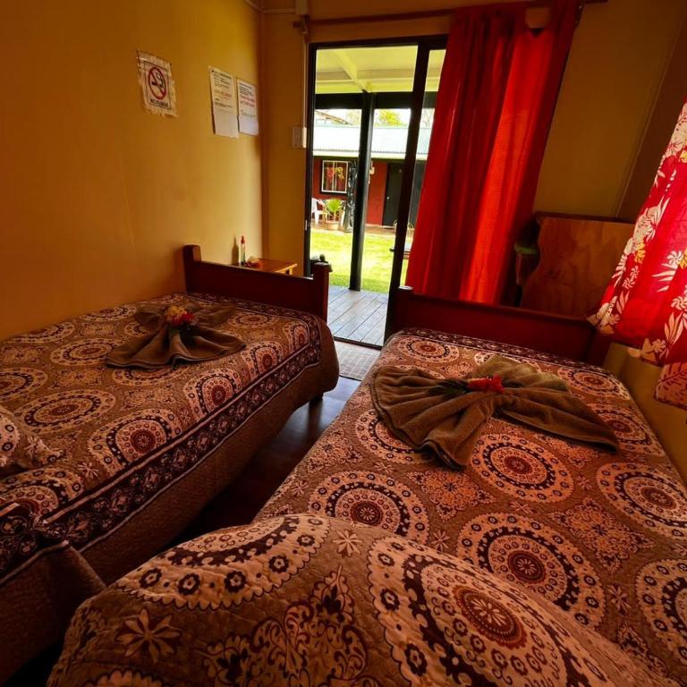 Camping Hostal Tipanie Moana Aeropuerto Centro - Habitación Doble con baño compartido - 2 camas - 5