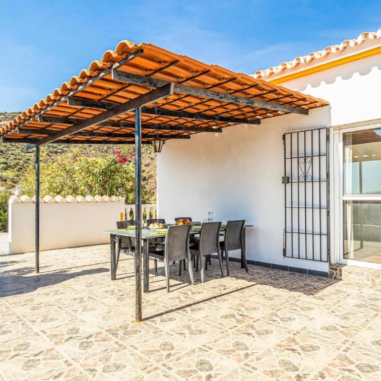 Awesome Home In Torrox - Casa de 4 dormitorios - 2