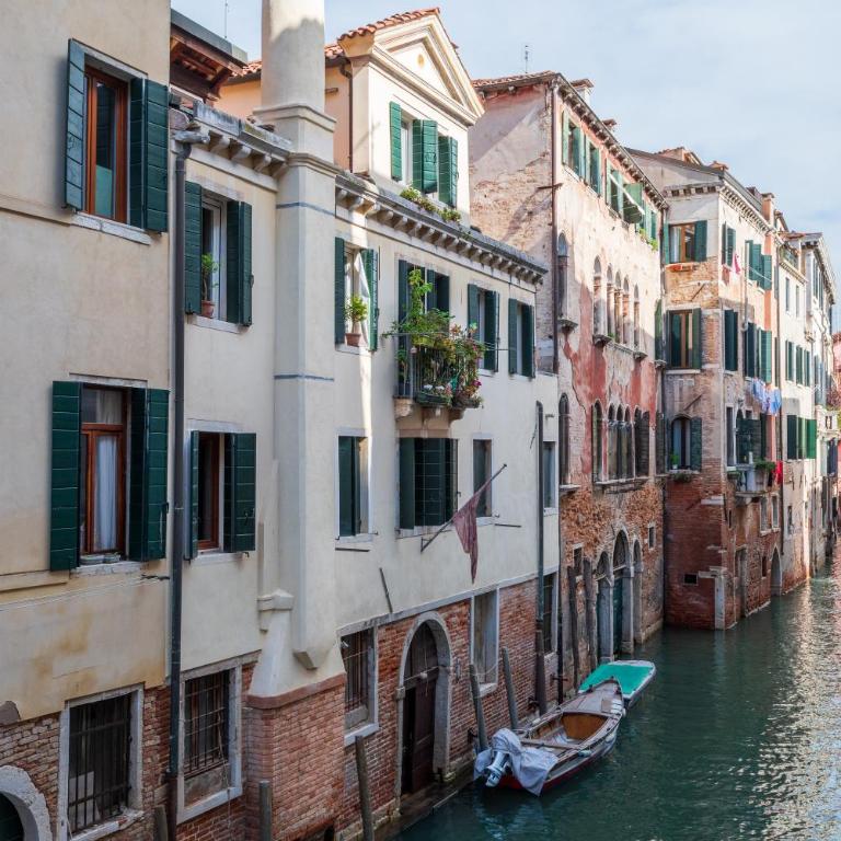 Hotel al Sotoportego - Camera Matrimoniale con Vista Canale - 11