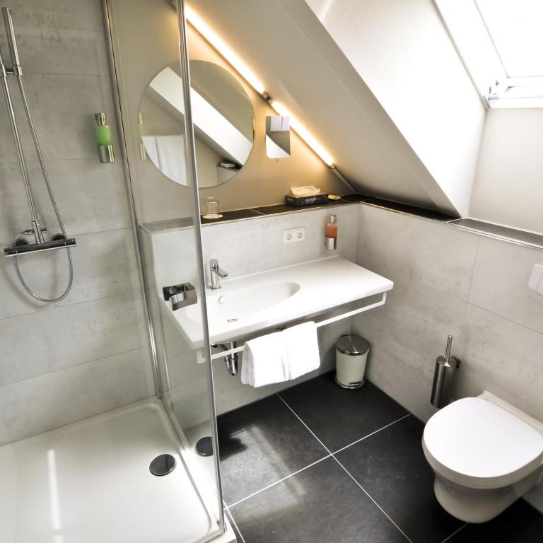 Amalienburg - Boutique & Boarding Hotel - Comfort Dreibettzimmer - 1