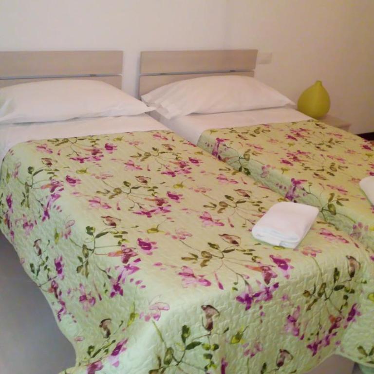 Sweet Venice - checkin at "Alloggi SS Giovanni e Paolo" - Double or Twin Room with Shared External Bathroom - 2