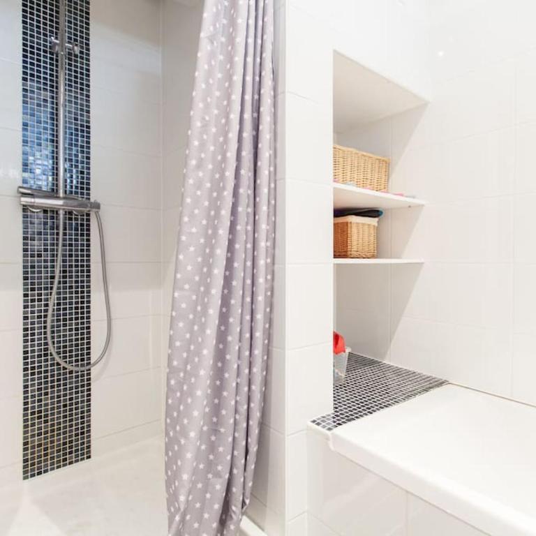 R Appartement Cosy Orangerie 120 m2 pour 6 personne parking gratuit proche centre - Three-Bedroom Apartment - 14