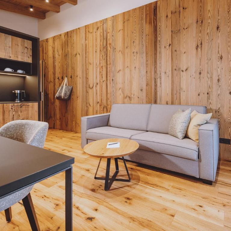 ZAGLGUT Premium Hotel & Chalets, Zell am See-Kaprun - Wellness & Infinity Pool, Air Conditioning, Panoramic Views & Summer Card Included - Suite mit Seeblick und Badewanne - 5