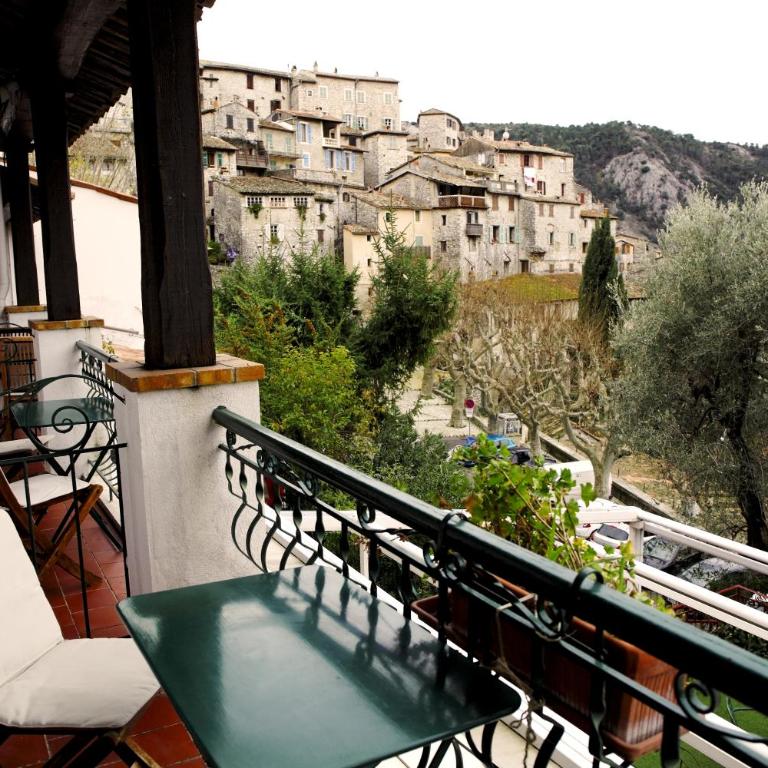 Auberge De La Madone - Provençale Doppelzimmer mit Balkon und Blick auf das Tal - 1
