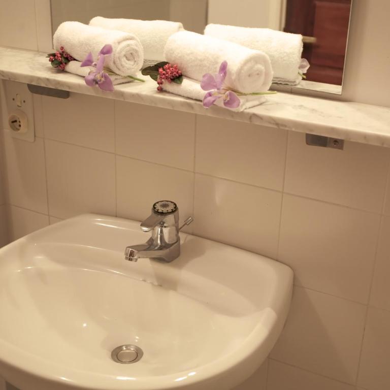 Auberge De La Madone - Provençale Superior Doppelzimmer mit Balkon und Talblick - 3