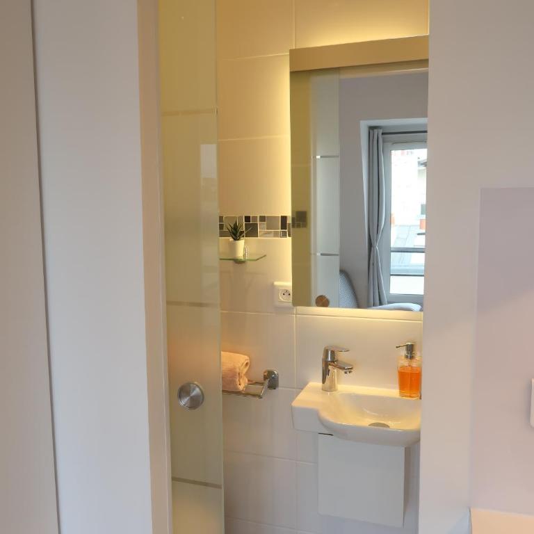 Paris 17ème - STUDIO compact 10m2 -110 sqf - coeur BATIGNOLLES - ideal SOLO traveler - Studio - 11