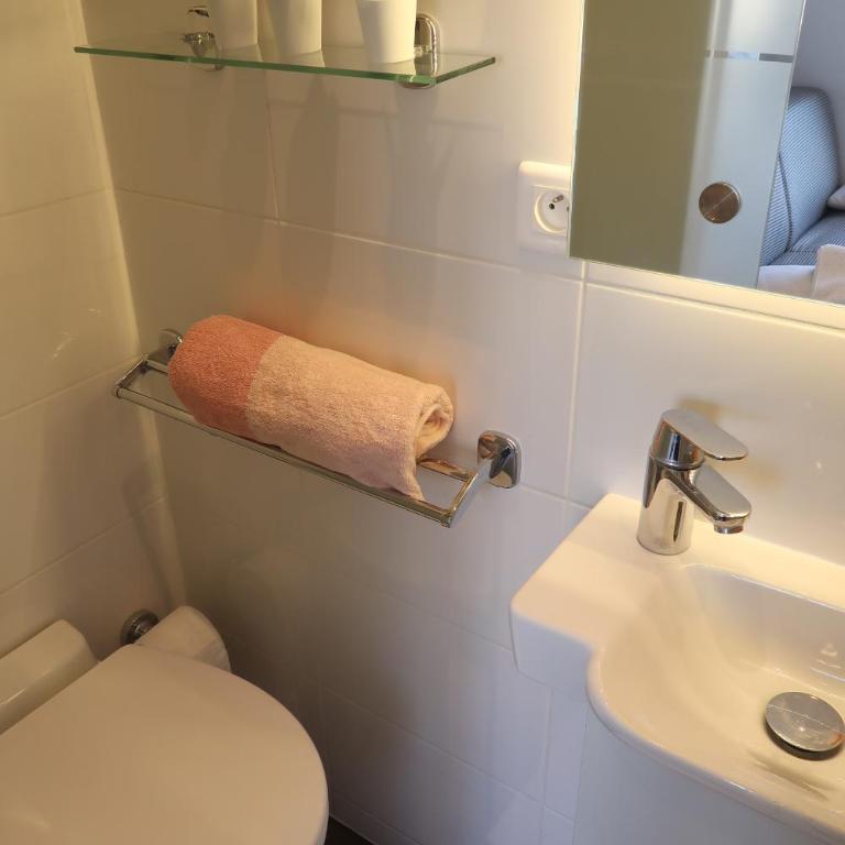 Paris 17ème - STUDIO compact 10m2 -110 sqf - coeur BATIGNOLLES - ideal SOLO traveler - Studio - 17