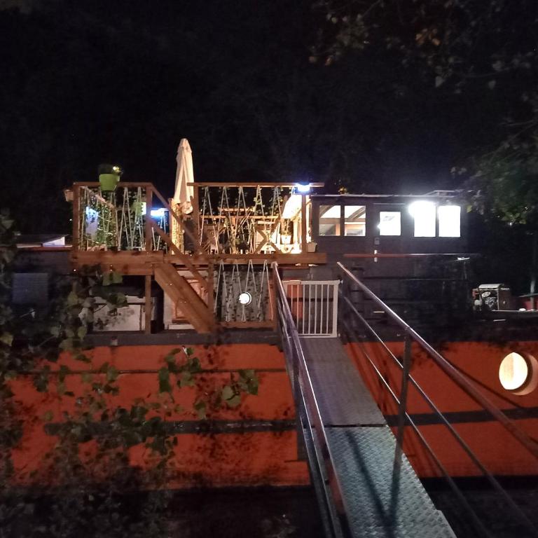 Appartement atypique indépendant sur péniche - Appartement avec Terrasse - 72
