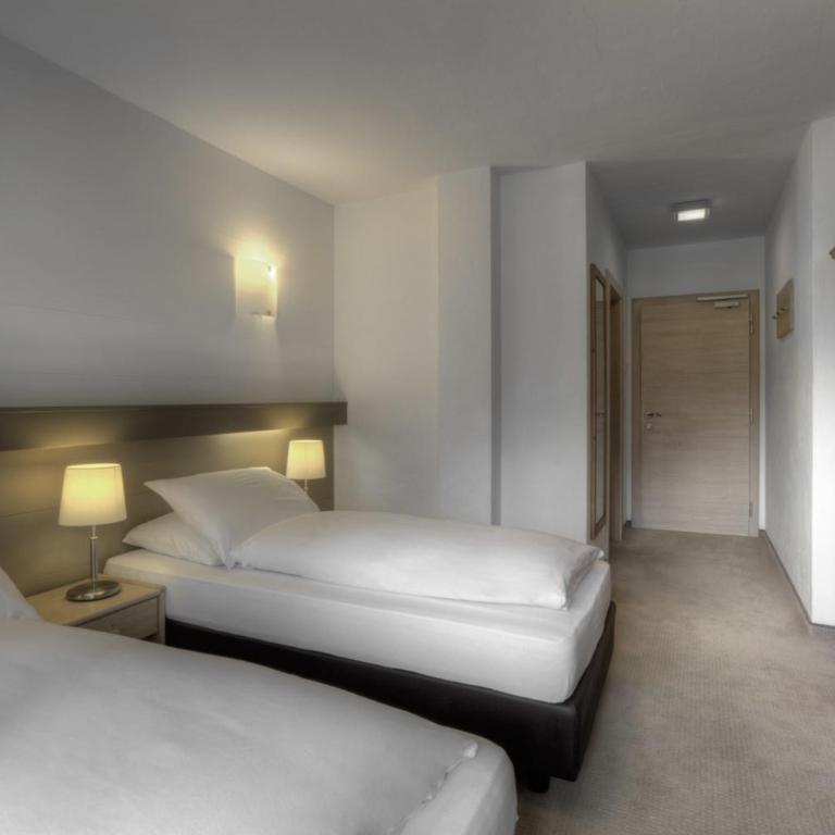Hotel La Tambra - Vierbettzimmer - 1