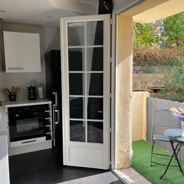 L'appart Isa&Marc T2 avec rez-de-jardin (bus aéroport) tout équipé pour 4 personnes; - Appartement 1 Chambre - 4