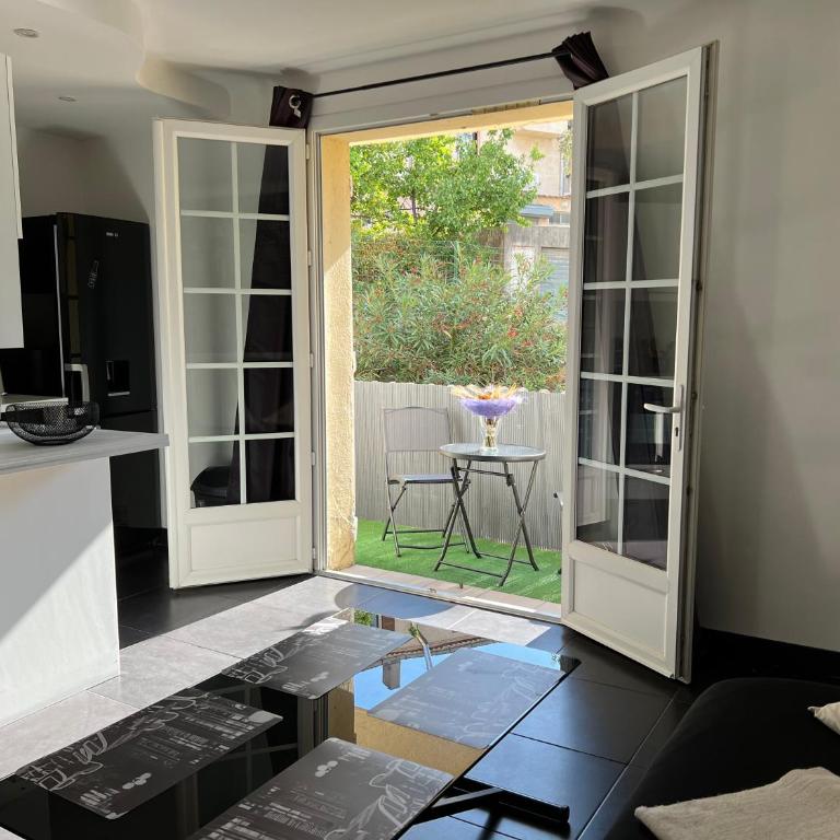 L'appart Isa&Marc T2 avec rez-de-jardin (bus aéroport) tout équipé pour 4 personnes; - Appartement 1 Chambre - 6