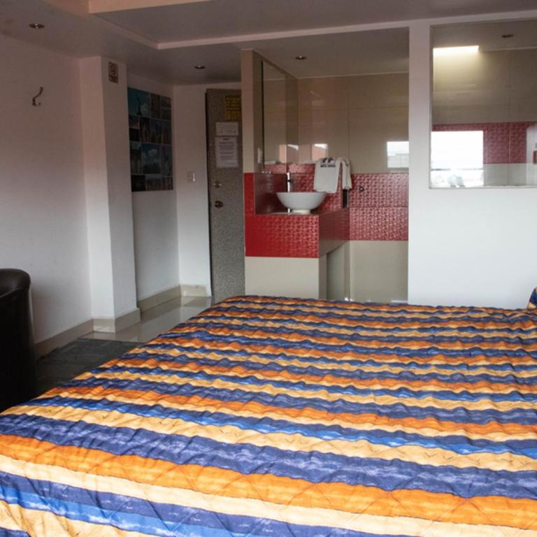 Hotel Rossel Plaza - Standard Queen Room - 17