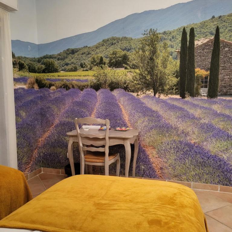Chambre d hôtes AU CŒUR DES OLIVIERS - Chambre Triple avec Salle de Bains Privative - 14