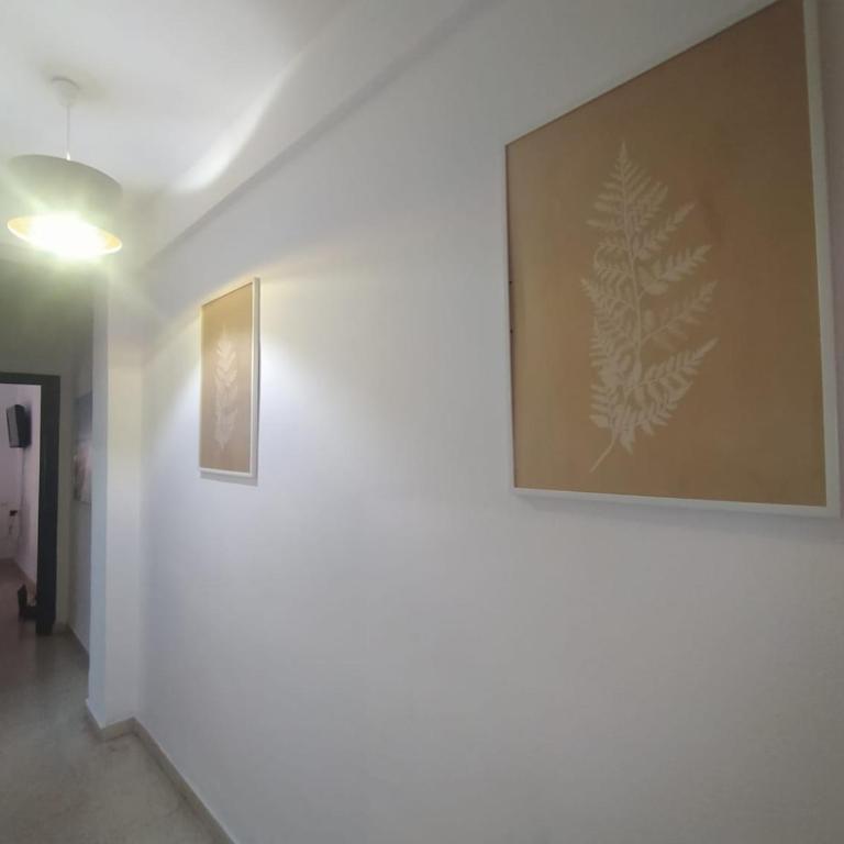Céntrico piso con aparcamiento gratuito - Apartment - 72