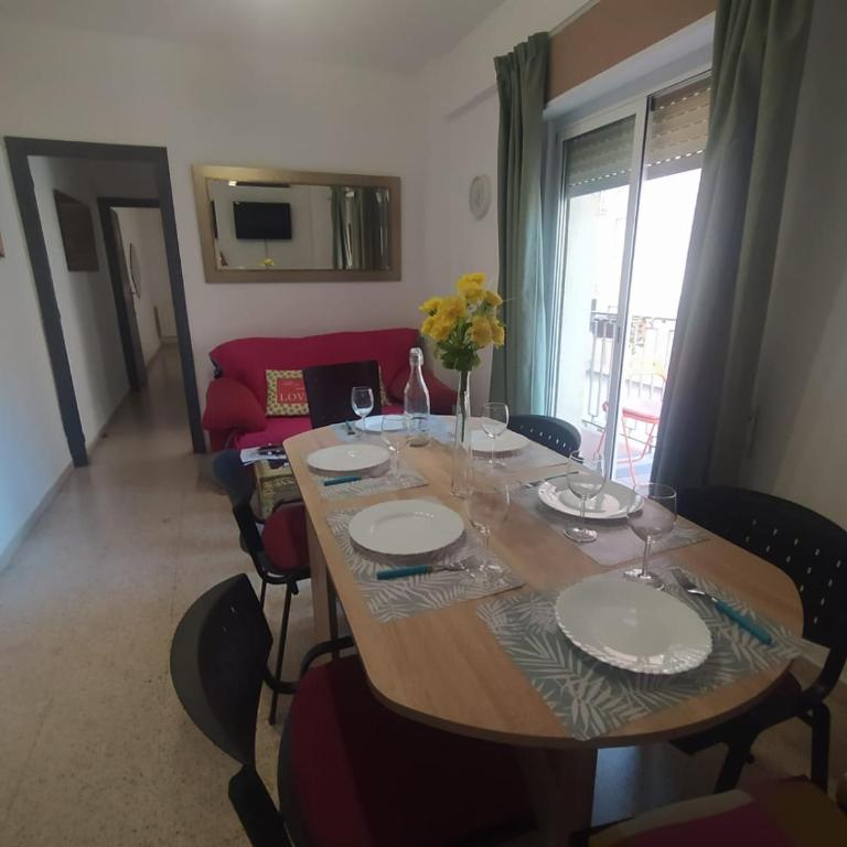 Céntrico piso con aparcamiento gratuito - Apartment - 45