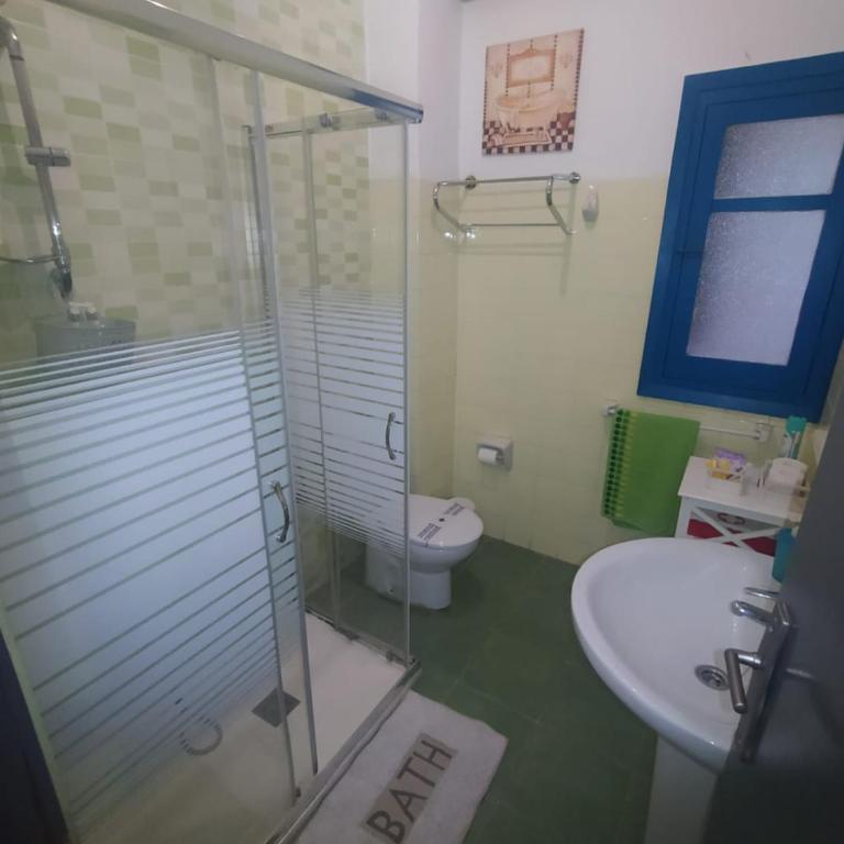 Céntrico piso con aparcamiento gratuito - Apartment - 65