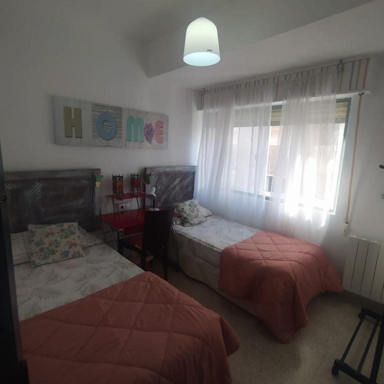 Céntrico piso con aparcamiento gratuito - Apartment - 34