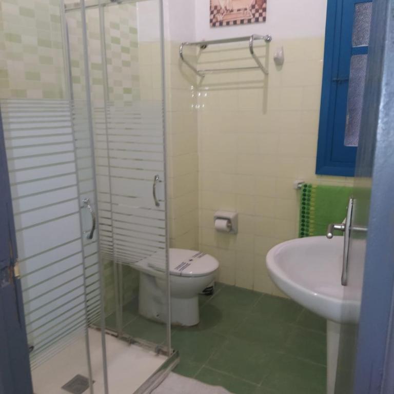 Céntrico piso con aparcamiento gratuito - Apartment - 76