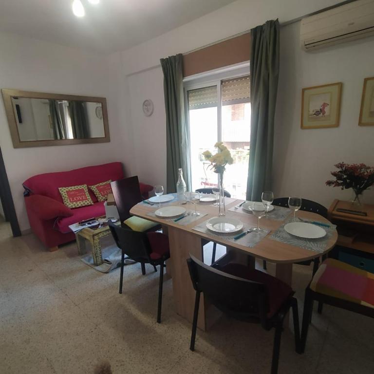 Céntrico piso con aparcamiento gratuito - Apartment - 55
