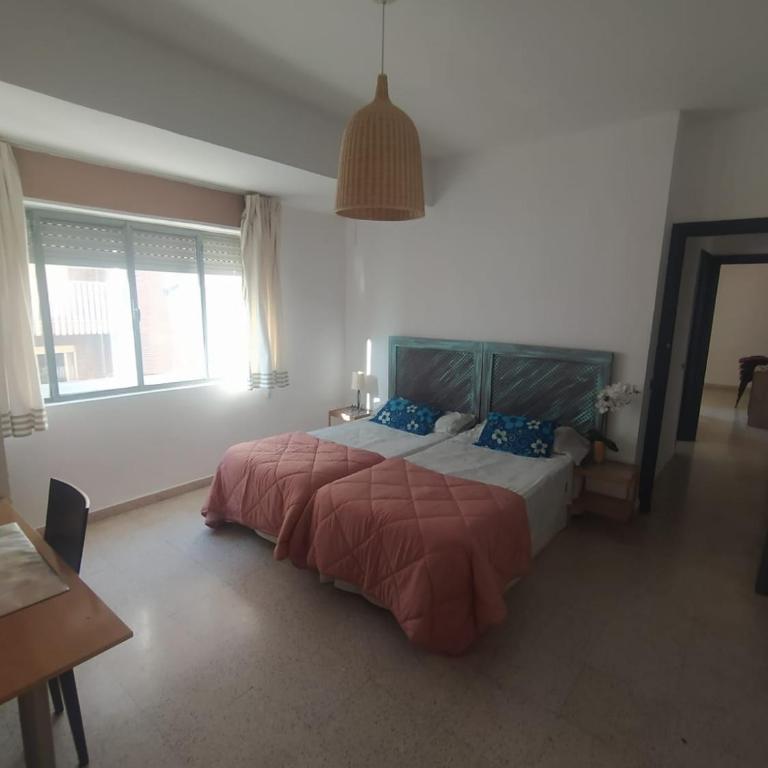 Céntrico piso con aparcamiento gratuito - Apartment - 21
