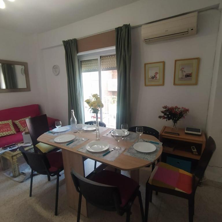 Céntrico piso con aparcamiento gratuito - Apartment - 48