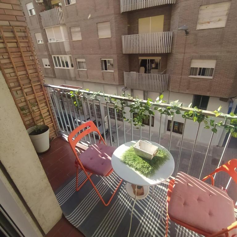 Céntrico piso con aparcamiento gratuito - Apartment - 19