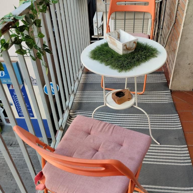 Céntrico piso con aparcamiento gratuito - Apartment - 86
