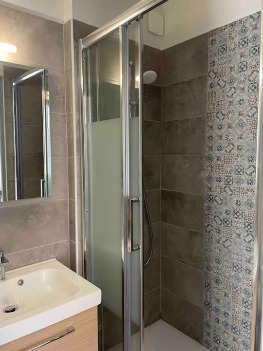 T2 4 pers face gare SNCF Appart Hotel le Cygne 4 - Appartement 1 Chambre - 6