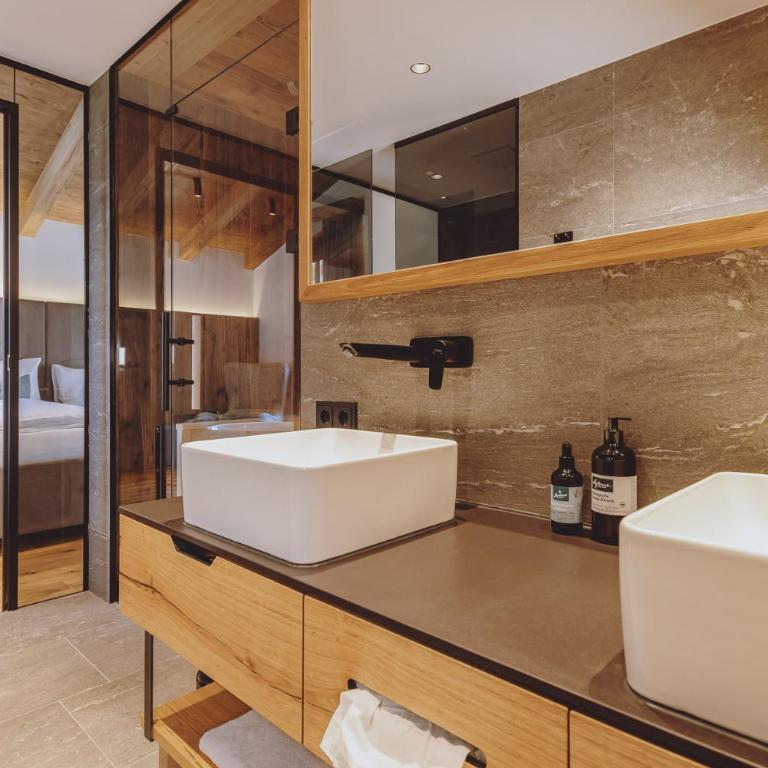 ZAGLGUT Premium Hotel & Chalets, Zell am See-Kaprun - Wellness & Infinity Pool, Air Conditioning, Panoramic Views & Summer Card Included - Suite mit Sauna und Badewanne - 4