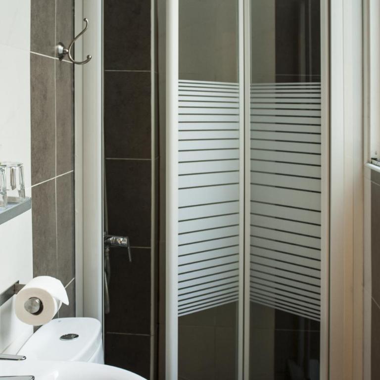 THC Gran Via Hostel - Twin Room - 9
