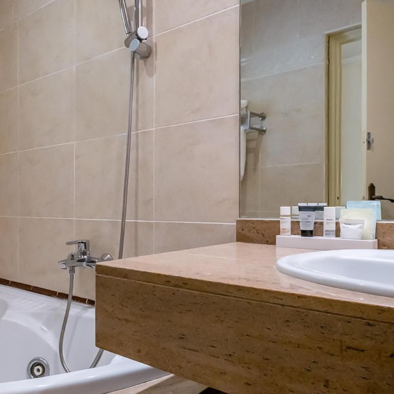 Hotel Cap Roig & Spa by Brava Hoteles - Habitación Familiar Estándar - 1