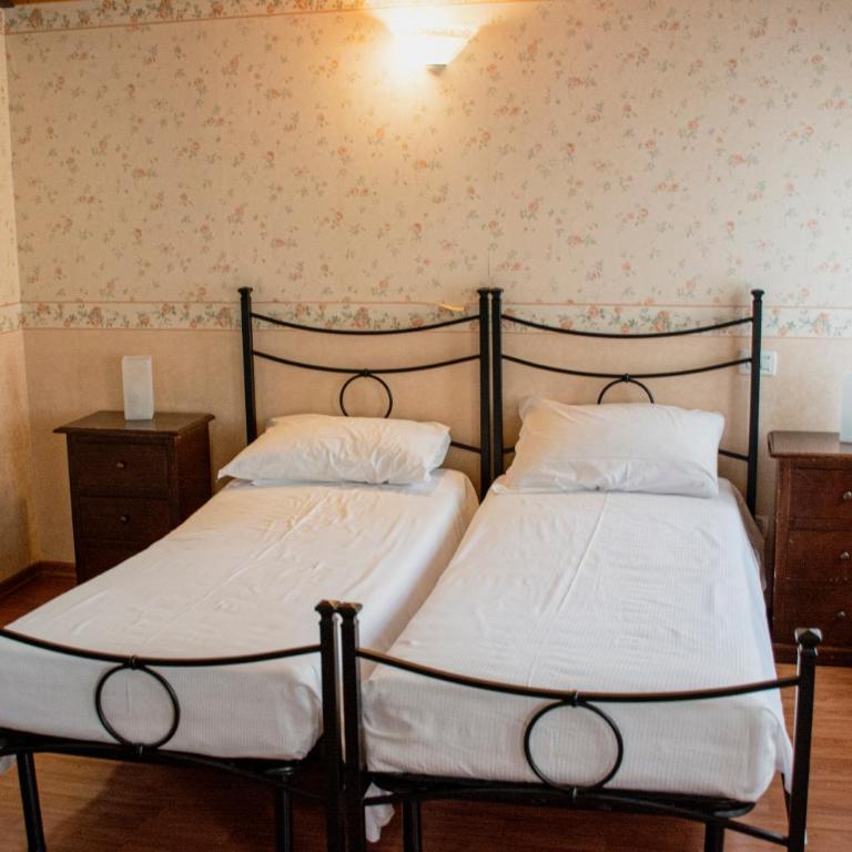 ApartHotel Capitelli - Camera Doppia con Letti Singoli con Bagno Privato - 2