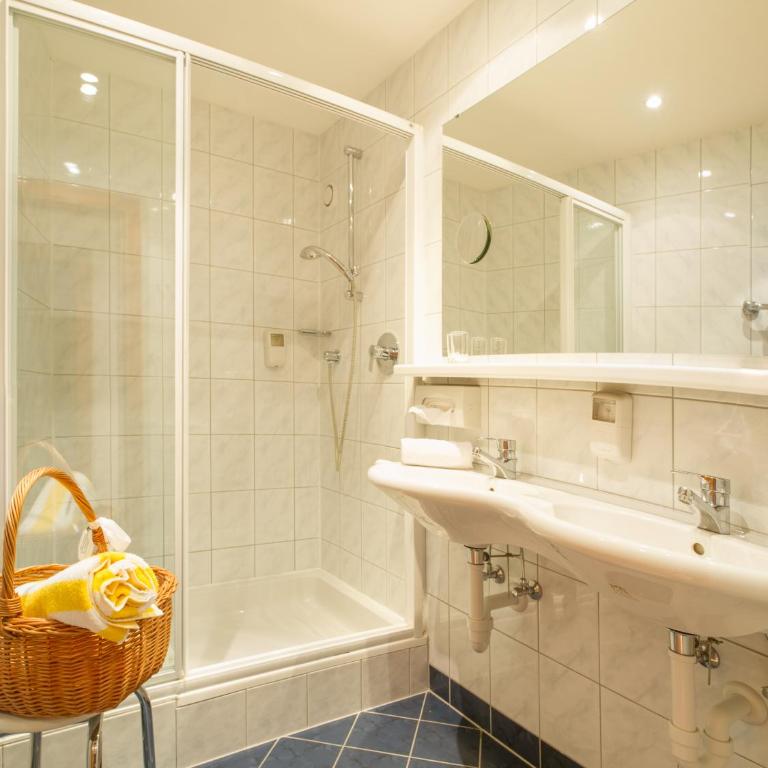Hotel Nagglerhof am Weissensee - Deluxe Doppelzimmer mit Seeblick - Nebengebäude - 3