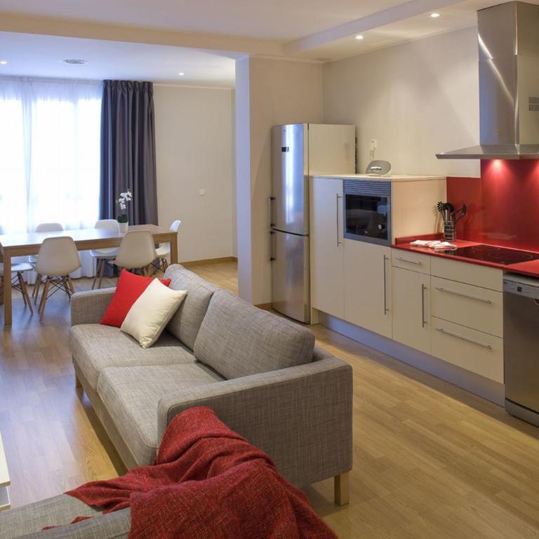 Flateli Pelayo H1 - Three-Bedroom Apartment - 4