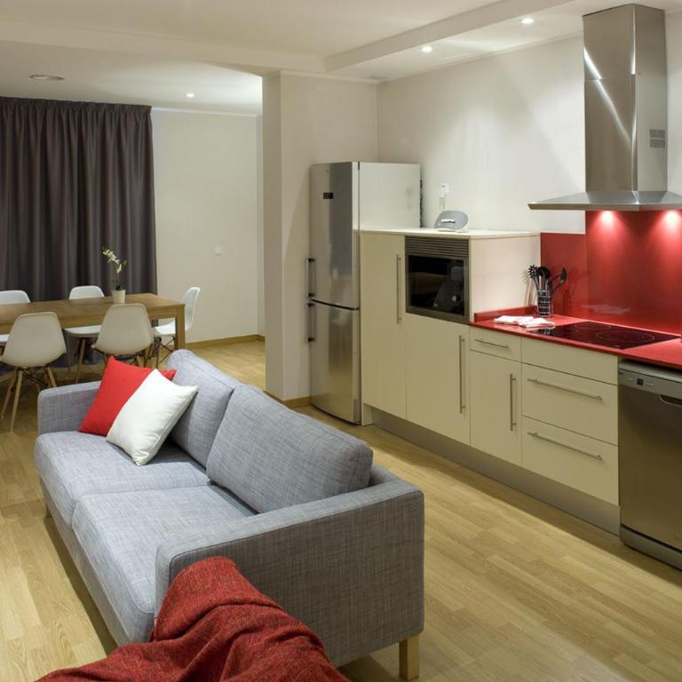 Flateli Pelayo H1 - Three-Bedroom Apartment - 11