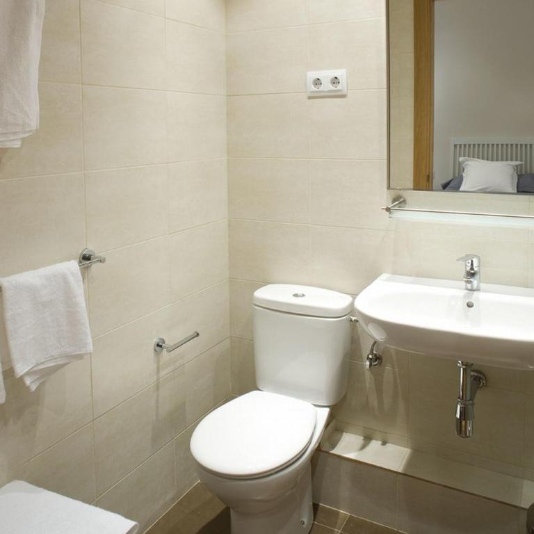 Flateli Pelayo H1 - Three-Bedroom Apartment - 14