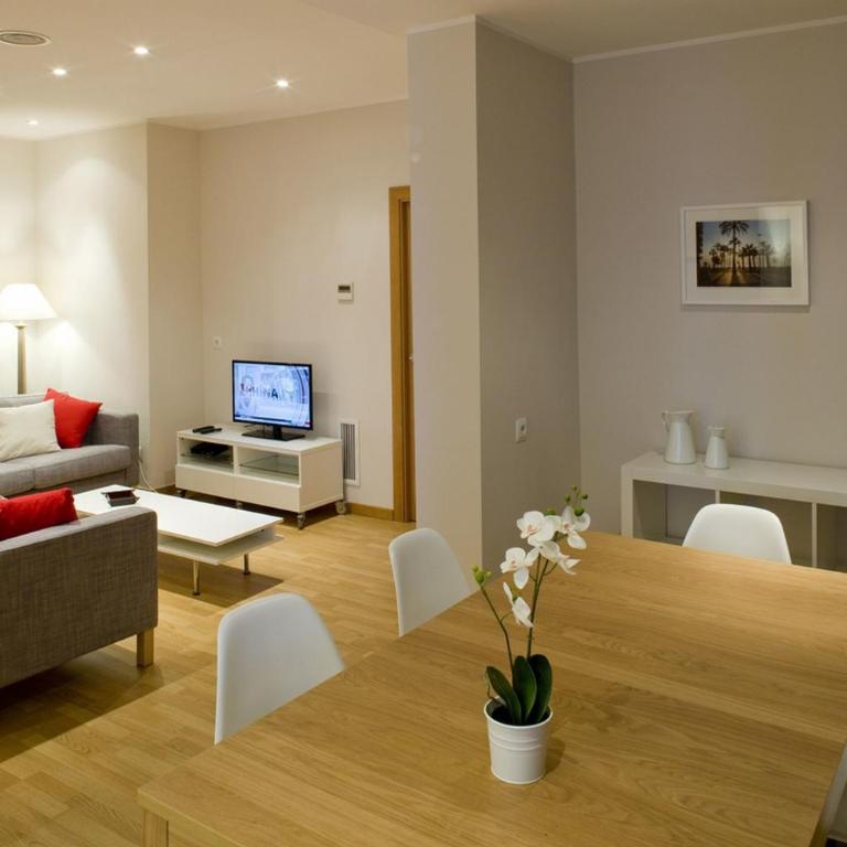 Flateli Pelayo H1 - Three-Bedroom Apartment - 12
