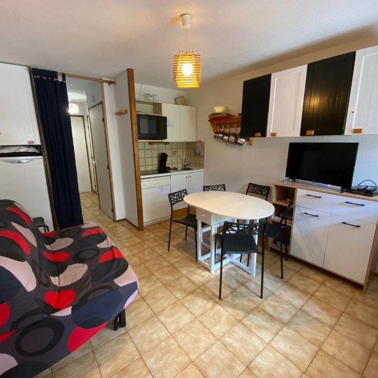 Charmant 2 pièces avec balcon, parking, proche des pistes - La Clusaz - FR-1-459-34 - Apartment (6 Erwachsene) - 1