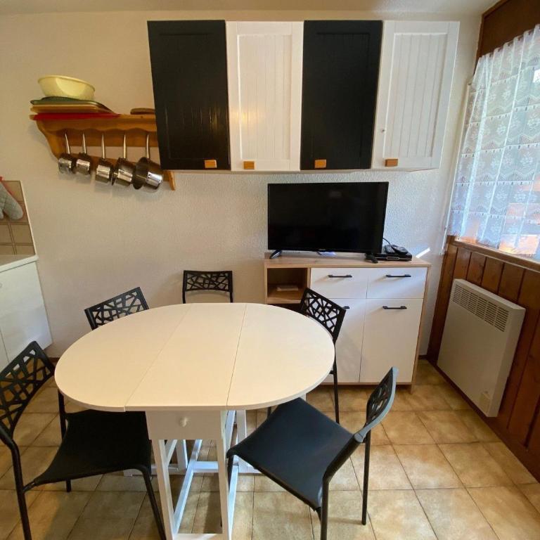 Charmant 2 pièces avec balcon, parking, proche des pistes - La Clusaz - FR-1-459-34 - Apartment (6 Erwachsene) - 6