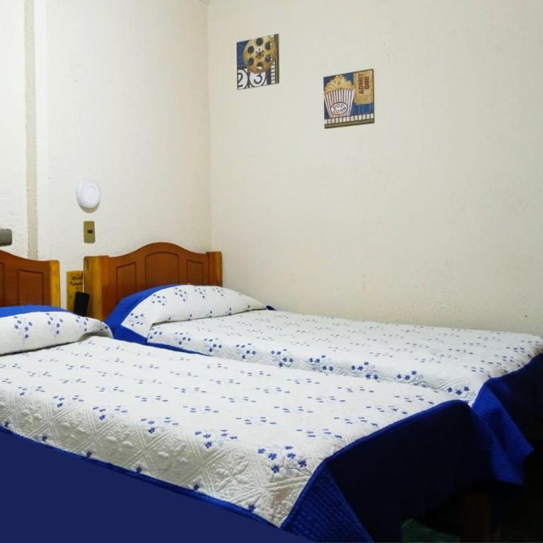 Residencial la Cabaña - Twin Room with Private Bathroom - 8