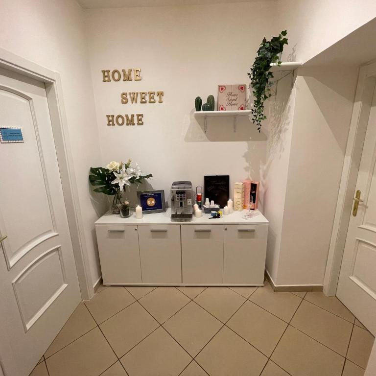 Home Sweet Home Bella Napoli - Apartment - 11