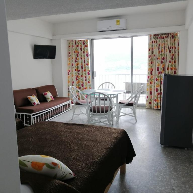Suite Espectacular Torres Gemelas - Estudio con balcón - 4