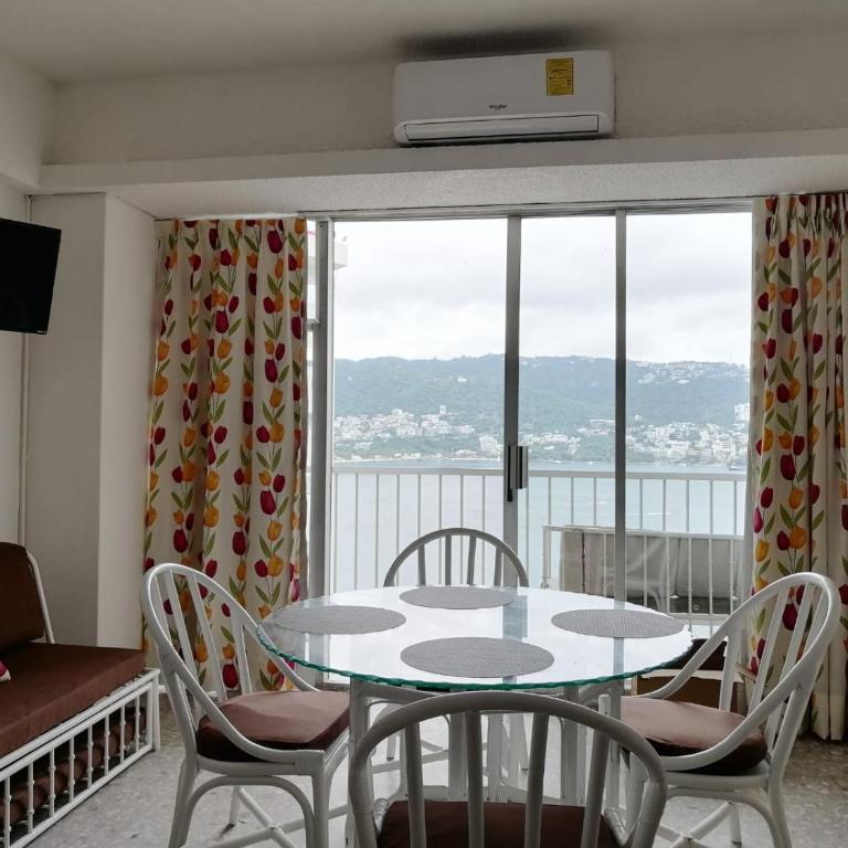 Suite Espectacular Torres Gemelas - Estudio con balcón - 11