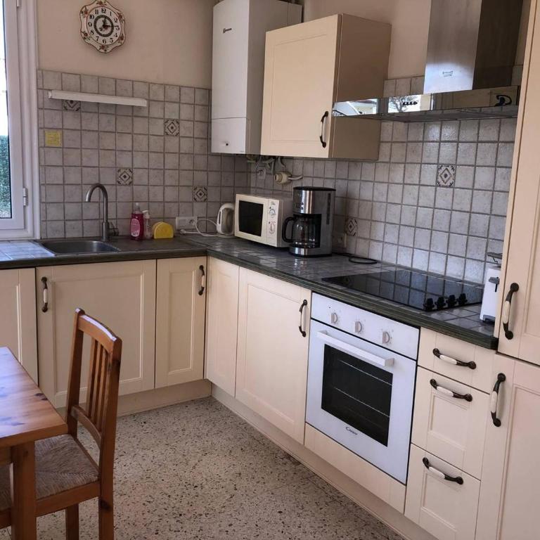Villa T5 avec jardin, 100m plage, clim, WiFi, pour 8-10 pers, Le Barcarès - FR-1-81-524 - Villa - 12