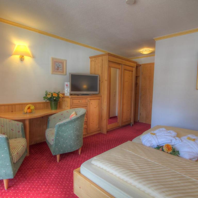 Landhotel Berghof - Doppelzimmer mit Balkon - 3
